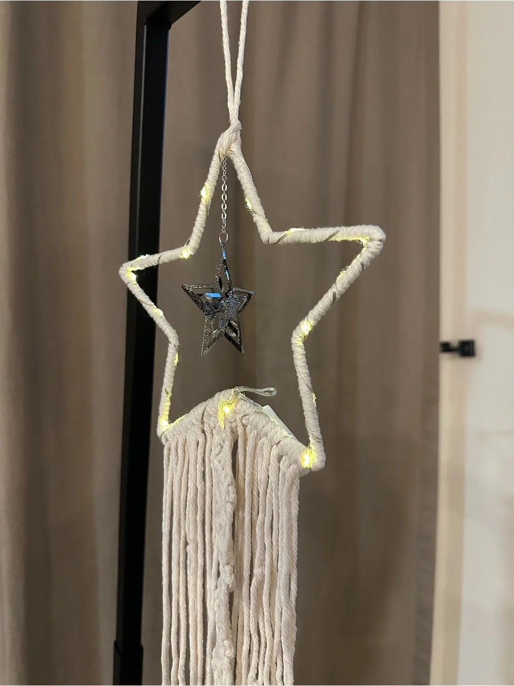 & Other Stories Cream Star Macramé Wall Hanging